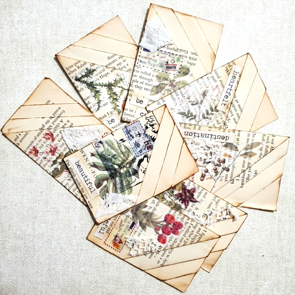 😀 HAND CRAFTED Set of 8 vintage paper collage pockets with note pads